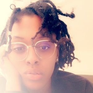 Meet your Posher, Denise